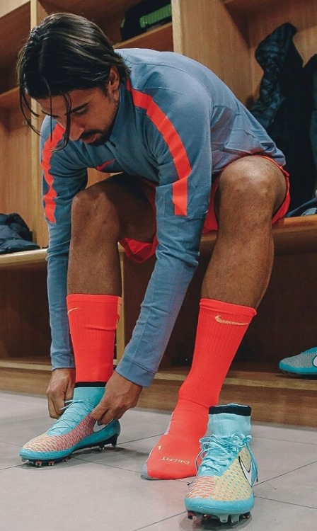 javimedias:  Medias o calcetines color anaranjado con detalles color gris. Orange socks. - Fotos Tumblr 
