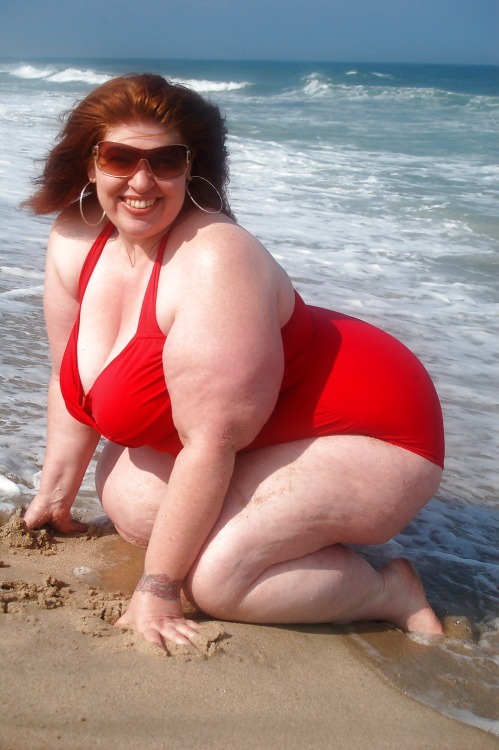 bbwpussynass:  Hot Curvy Babes Galleries  😍️gorgeous 😻
