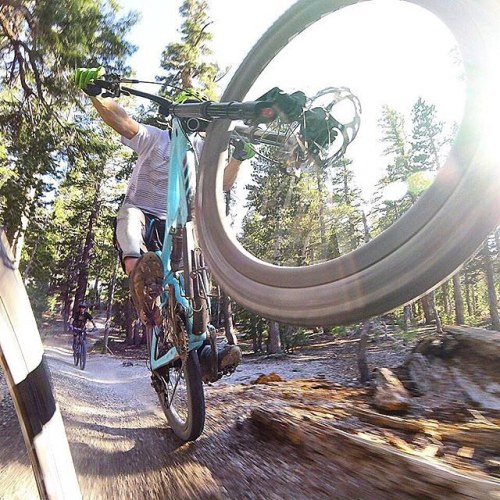 ibiscycles: Loving this shot by our pal Lopes of our pal Smith on his #IbisHD3 shredding Mammoth.  …