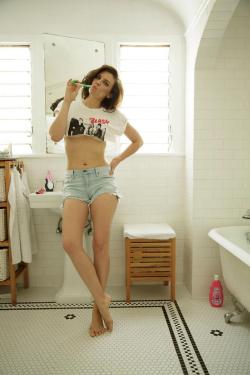 hotcelebshd:  More of her: Lauren Cohan