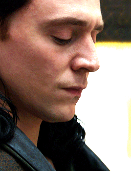 aoifelaufeyson:  Goddamn, he’s beautiful 