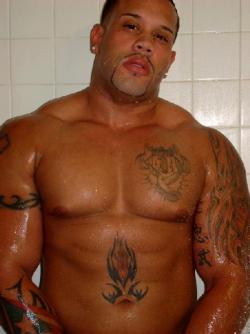 worshipalphamales:  Sexxxy Tatted Alpha Male