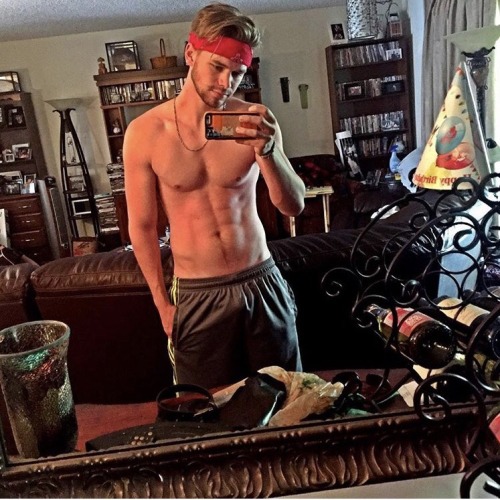 famous-male-celeb-naked:  Kenton Duty 2