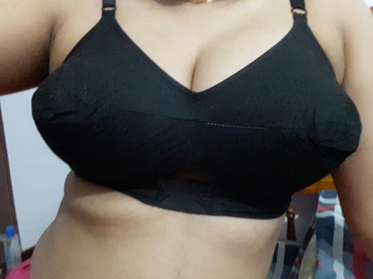 theindianablog:Indian Black Bra Fantascy