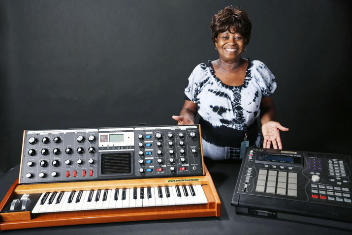 the-ocean-in-one-drop-deactivat:  J Dilla&rsquo;s customized Moog and MPC are