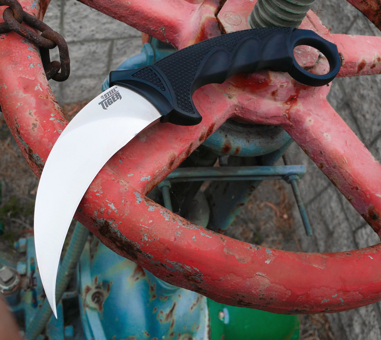 coldsteelknives:  New 2015 Steel Tiger in VG-1 Stainless are now available!www.coldsteel.com