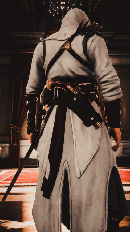 Altaïr Ibn-La'Ahad Master Assassin Robe’s Detailsinstagram | twitter 
