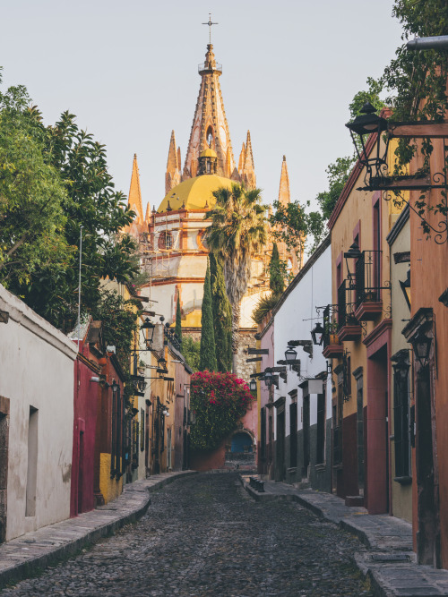 Exploring the streets of San Miguel de Allende 