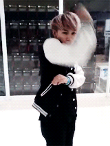 howllikeawolfwoops:  touching-exos-butts:  blacknoonajade:  jujulielie: Kai’s fanboy!