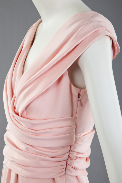 Up Close: Evening Dress, Oscar de la Renta 1992 (Goldstein Museum of Design)