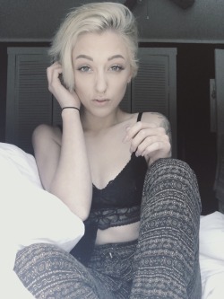 menziekinkss:  Lazy Sunday   Leave some love in my asks ❣️