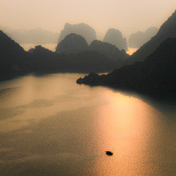 breathtakingdestinations: Ha Long Bay - Vietnam (by Aftab Uzzaman) 