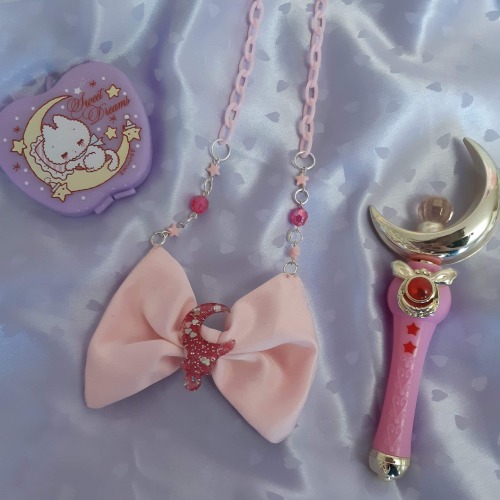 magicalharts: 🌙 I’ve been right here dreaming of you, Waiting for my man on the moon 🌙   Kawaii Fairy Kei Pink Glitter Moon Pink Satin Bow Pink Beads and Chain Necklace - £11/ฟ.03 Magical Harts on Etsy 