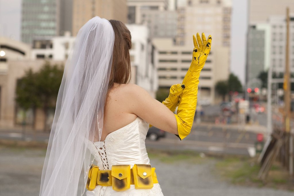 talkaboutspaceships:  Couple has really awesome Batgirl/Nightwing wedding cause they’re