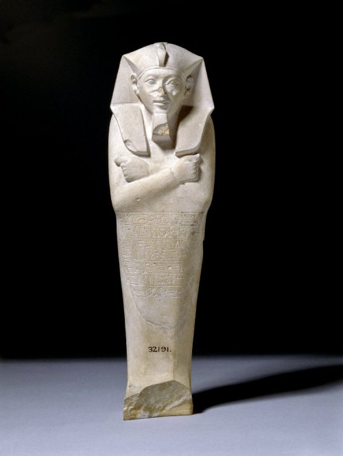 ancientpeoples:Shabtic.1550 BCEarly 18th DynastyLimestone shabti of King Ahmose: the features on thi