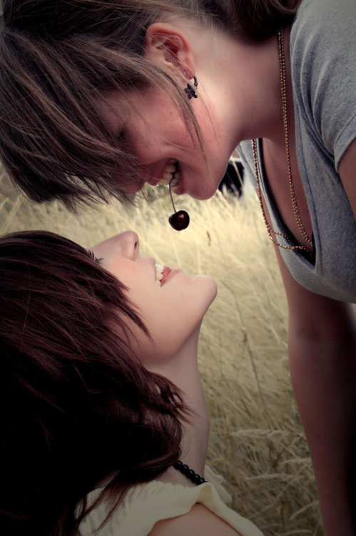 evelyn-hotchner-reid:  “Te amo para amarte y no para ser amada, puesto que nada me place tanto como verte a ti feliz”. 