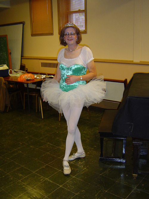 didimorgan:  Halloween 2004  I sure would be hard pressed to not want to molest you in these lovely 