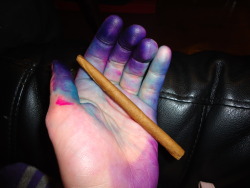 the-stoner-sage:  tye-dye hands and blunts