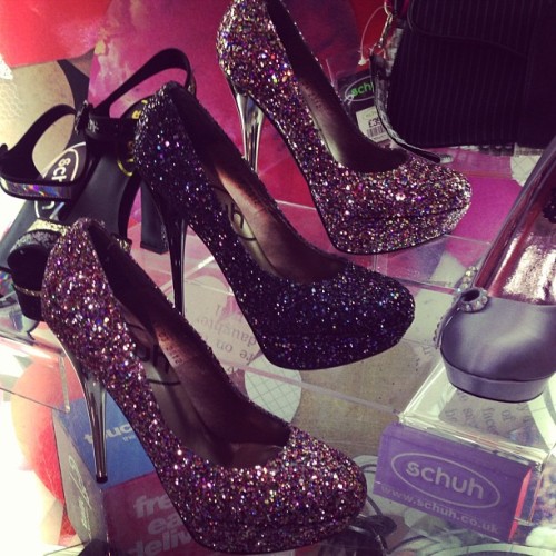 leavemyboyalone:#shoes #fashion #sparkle #glitter #glam #beautiful 