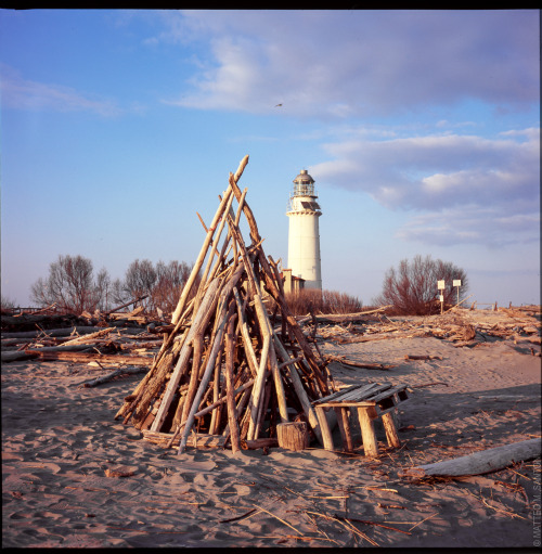 dlsan: Faro del Bacucco © 2022 Matteo M. Santoni Rolleiflex T - Fuji Velvia 100website • i