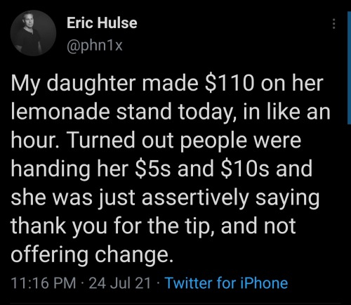 theworsethingsgettheharderifight: saintcardonal:izzypeazy-lemonsqueezy:People giving the little girl