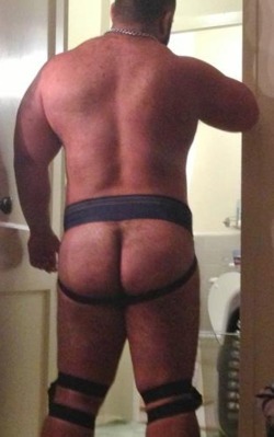 thelockerroom:  Wearing a jockstrap and knee