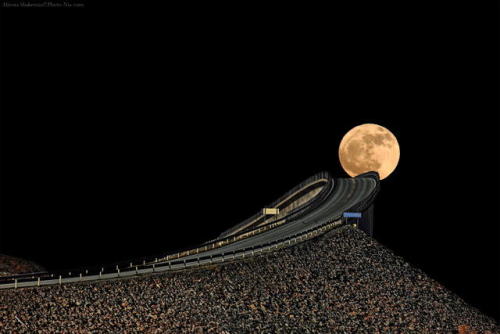 elodieunderglass:boringlauren:letslookingattheworldstuff:The Atlantic Road in Norway connects the is