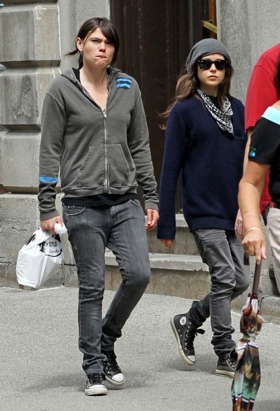 lunaronline:  Apparently these two have… *ahem*