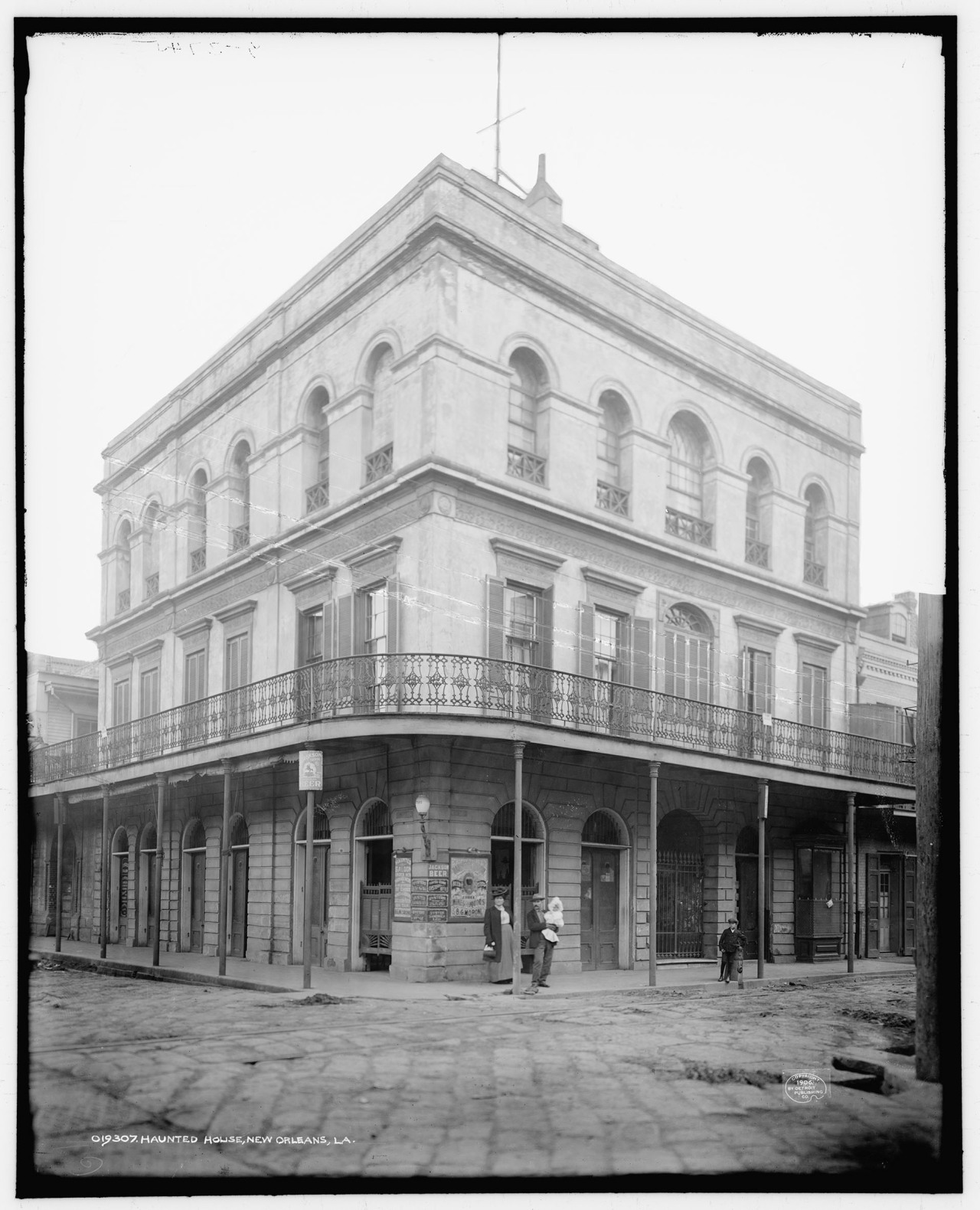 onceuponatown:  The Haunted Saloon, New Orleans. Ca.1906. 