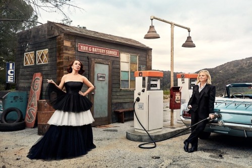 kissawayfromkillin: Maya Rudolph and Amy Poehler by Art Streiber for Vanity Fair