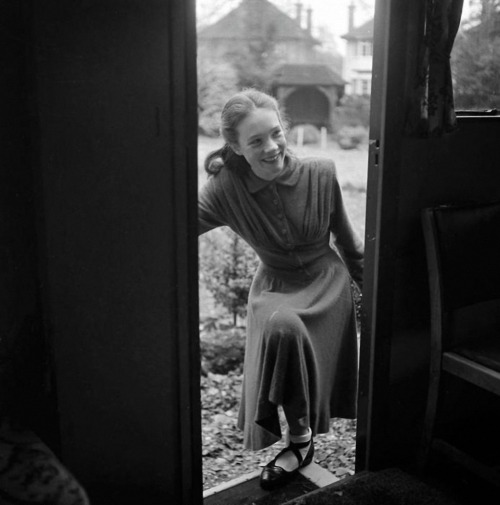 vintagebreeze: Julie Andrews entering the family’s caravan. 