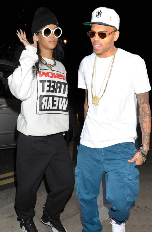 itscelebrixxxtiez:  Rihanna and Chris Brown! I want them back together lolSee More