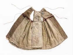 erikkwakkel:  Wearing a book Books are objects to read from. This is true now, and so it was in medieval times. Between then and now, however, medieval books were recycled, old-fashioned as they had become after the dawn of printing. These three items