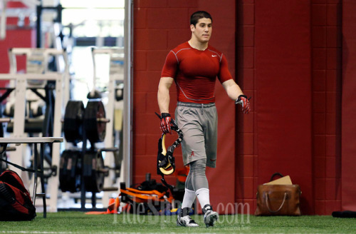 bulgepost:  Vinnie Sunseri /Alabama finally takes off shirt