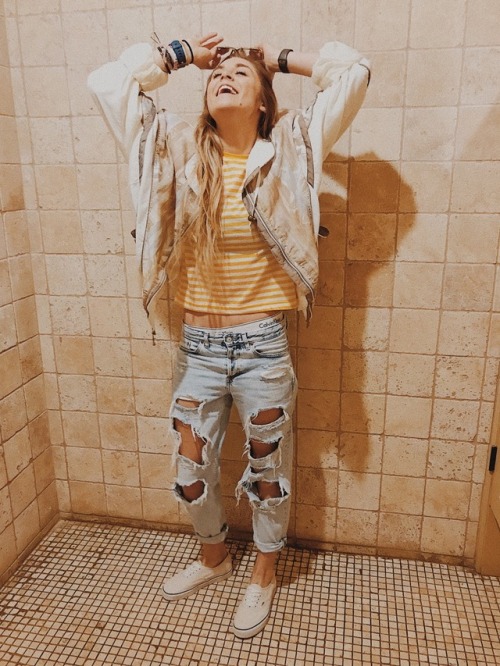 girls-in-chucks:  The social network that just’s for sex!http://www.HotBoxPersonals.com