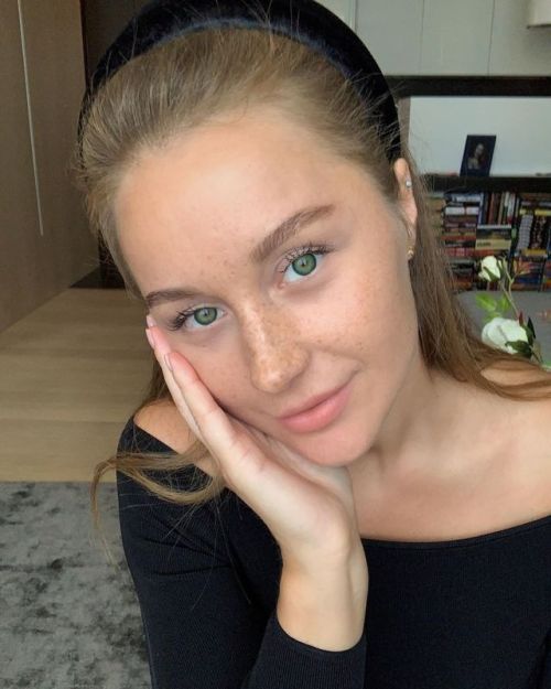 tmbgirls:  Green eyes