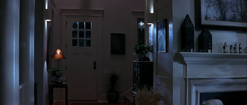 365filmsbyauroranocte:  Scream (Wes Craven, 1996): empty spaces 