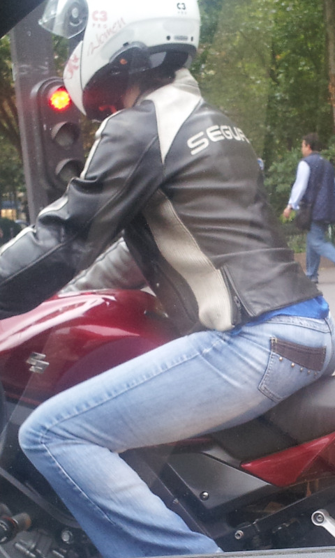 Just had time to enjoy her beautiful back this morning in Paris