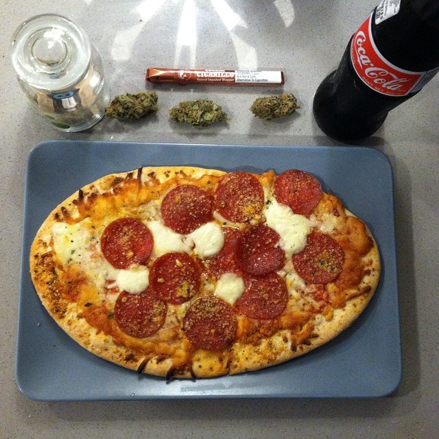weedporndaily:  Winner winner #pizza #blunt #dinner #palermos #pepperonipizza #food
