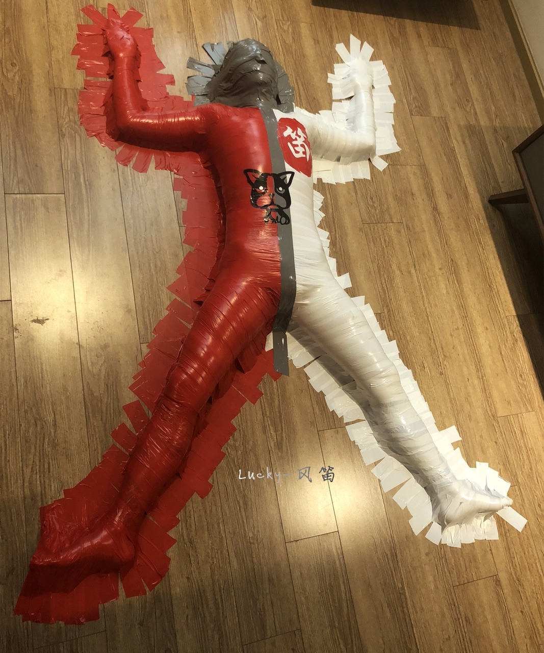 malebondagepigs: fengdi2017: 地板贴 Very cool tape bondage arrangement!