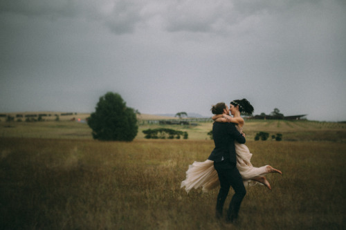 kaylenloves:  rootedhearts:  theantiquated:  Caitlin & Josh » Brown Paper Parcel Photography      Ugh everything about this is perfect from the dress to the location. I die.