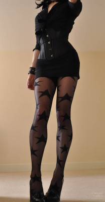 mainlyusedforwalking:  i promised to take more with these tights so here we are. hope i did them justice =3 