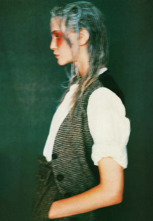 jinxproof:Nadja Auermann Vogue UK (October 1993) ph. Paolo Roversi