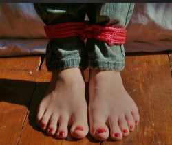 evangeline-hot-feet:  Foot tetish and foot