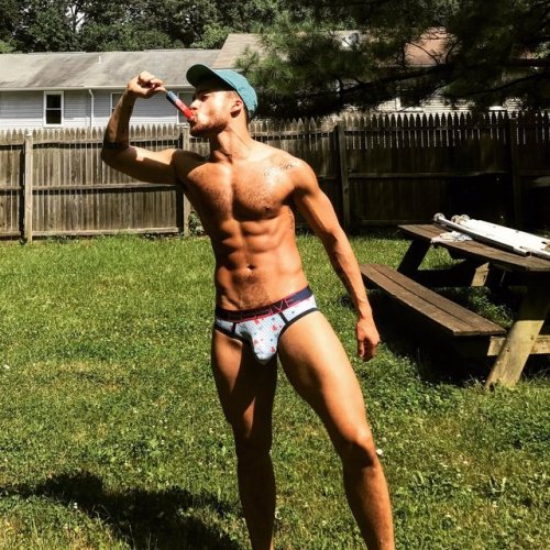 hotmaleunderwear:hotmaleunderwear.tumblr.com