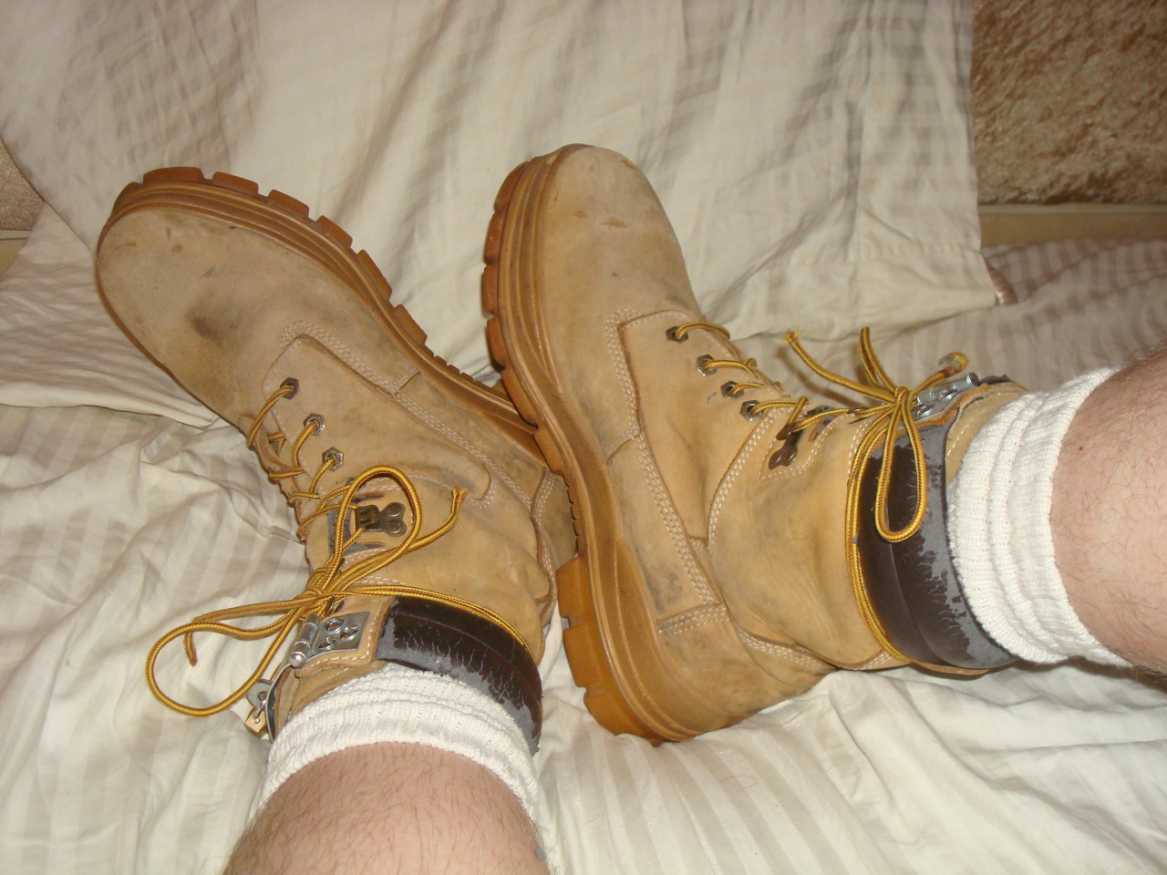 bootedskn:  gduk:  hardrubberlabour:  workergear:  padlockedshoes:  CUSTOMIZED BONDAGE