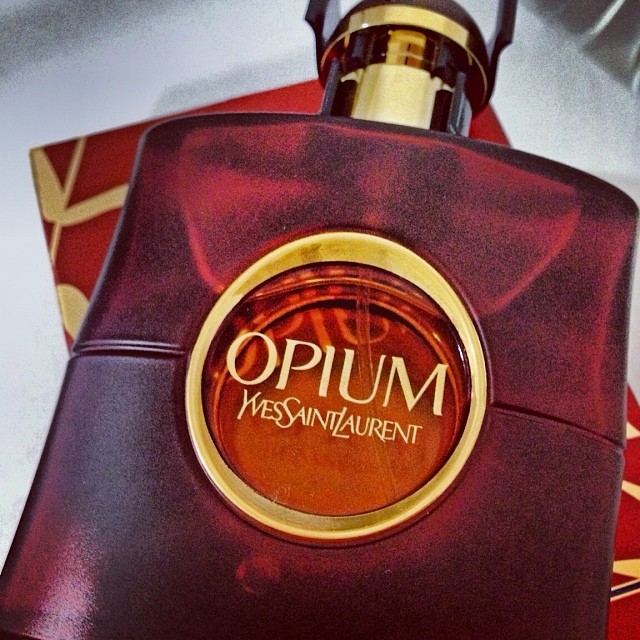 The 2nd time got free parfume from my workmate..haha!thanks dude.. #ysl #opium #parfume