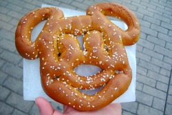 im-horngry:  Soft Pretzels - As Requested!