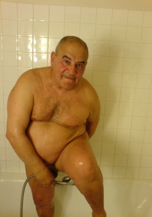 http://senioretgay2.tumblr.com/post/87995724887