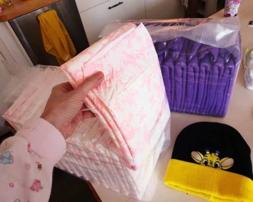 emma-abdlgirl - I got a box full of Rearz diapers - -DI ordered...